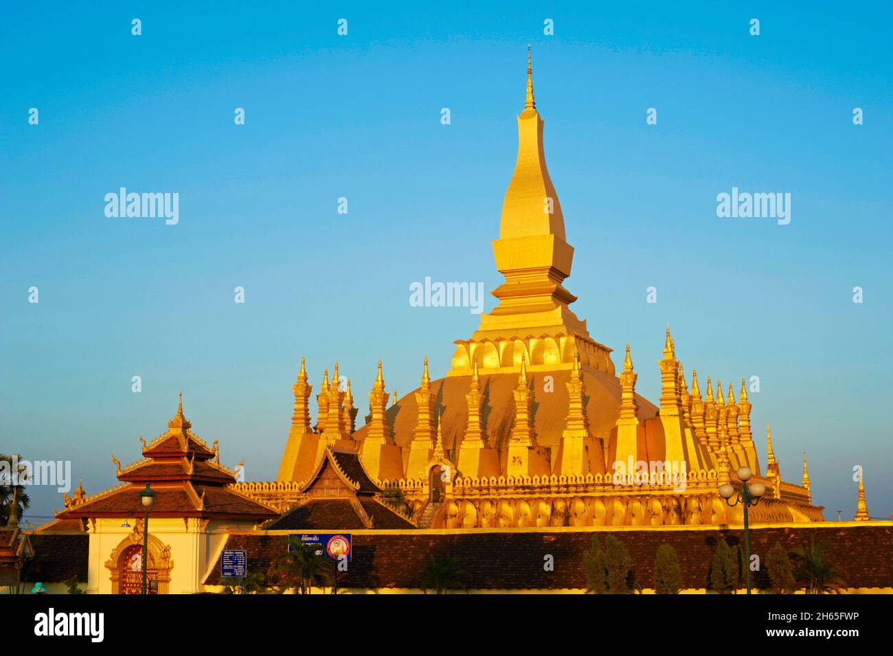 Laos, ville de Vientiane, Stupa Pha That Luang // Laos, Vientiane Stadt, Pha That Luang Stupa Stockfoto