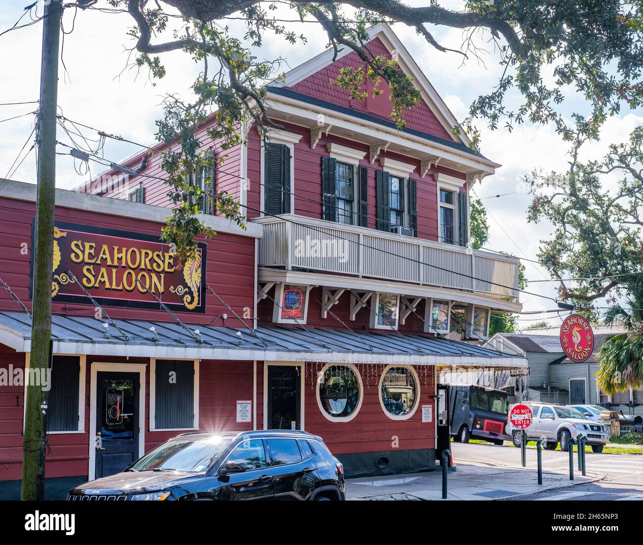 NEW ORLEANS, LA, USA - 23. OKTOBER 2021: Seahorse Saloon am Gentilly Blvd. Stockfoto