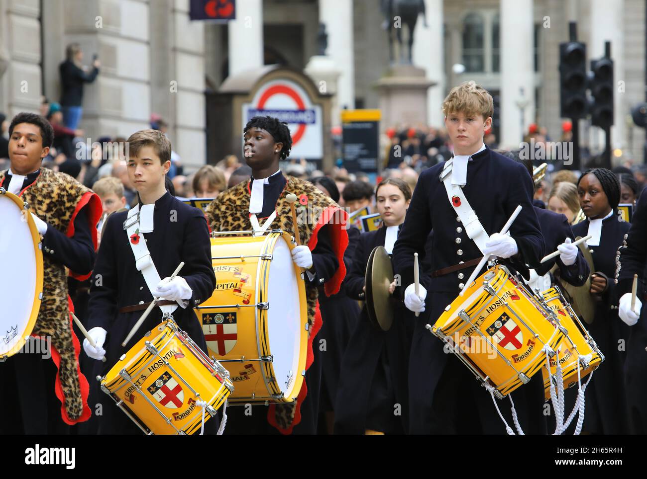 London, Großbritannien, 13. November 2021. Nachdem die Veranstaltung 2020 aufgrund von Covid abgesagt wurde, gingen 800 Jahre Prunk in die berühmtesten Straßen der City of London. Die farbenfrohe und abwechslungsreiche 3 Meilen lange Prozession begann am Mansion House, vorbei an Cornhill, und um die Ernennung des 693. Oberbürgermeisters von London zu begrüßen, ging es zu den Royal Courts of Justice. Monica Wells/Alamy Live News Stockfoto