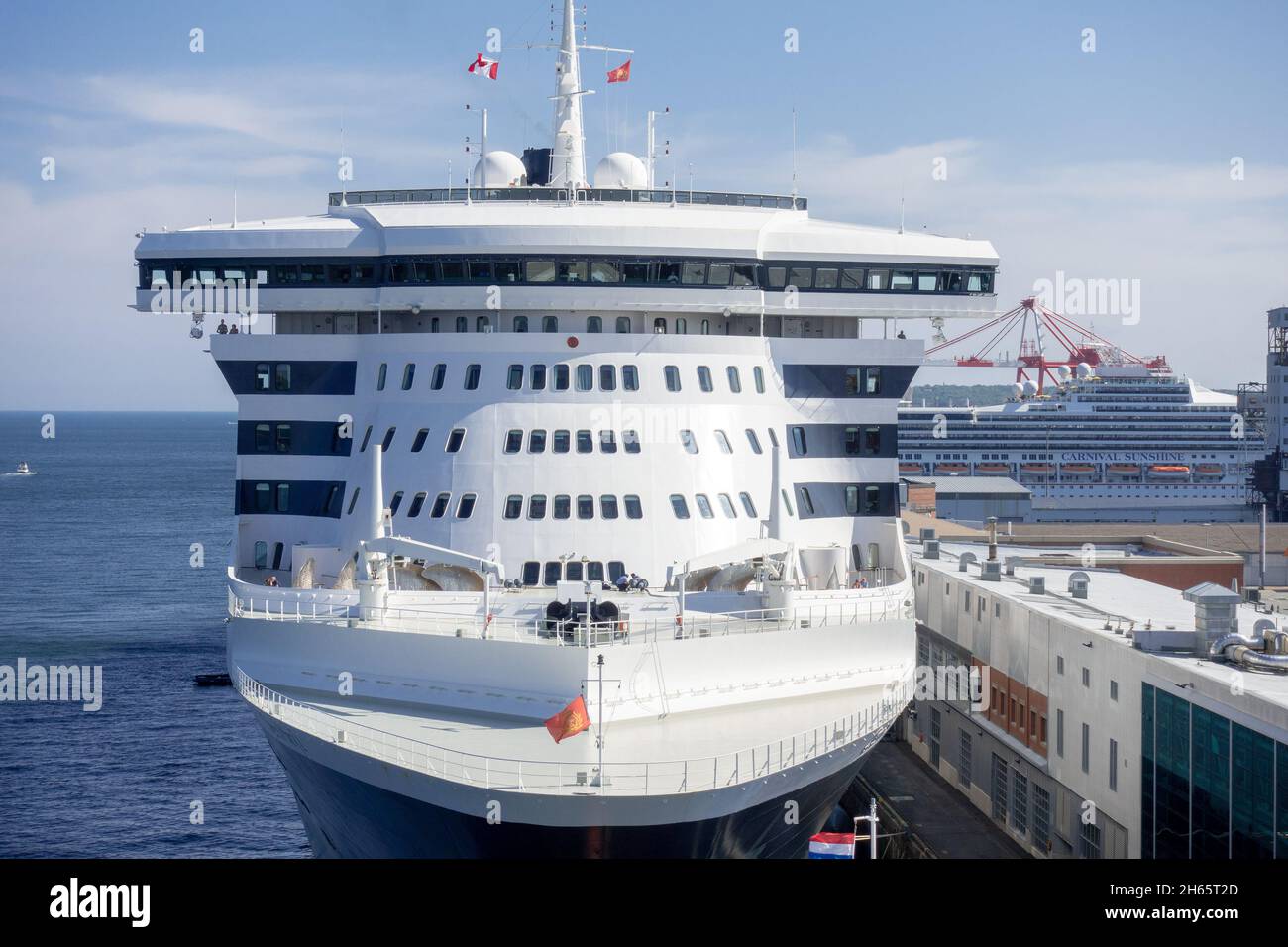 Vorderansicht Der Cunard Queen Mary 2 Im Hafen Von Halifax Seaport Nova Scotia Kanada 10. August 2017 Stockfoto