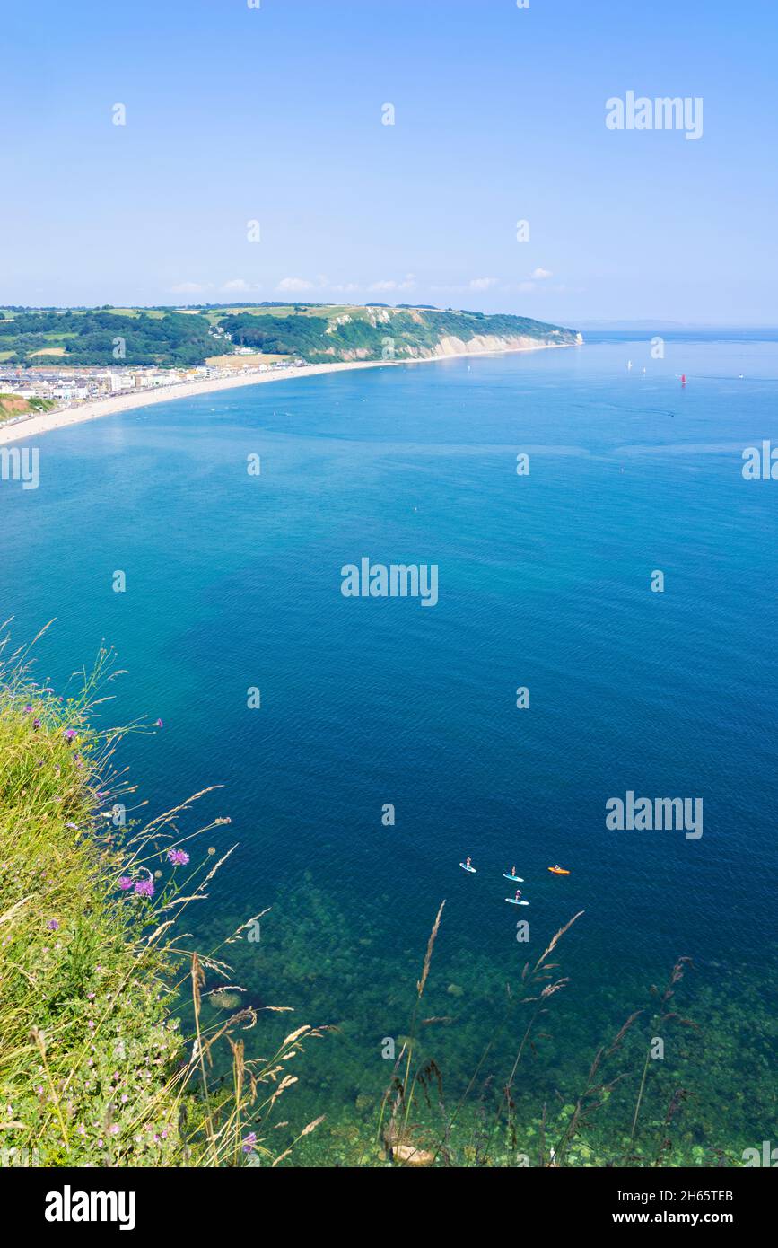 Seaton Devon Luftaufnahme des Strandes vom südsüdlichen Küstenpfad über Seaton Beach eine Mischung aus Sand Kiesel und Kieseln Seaton Bay England GB Europa Stockfoto