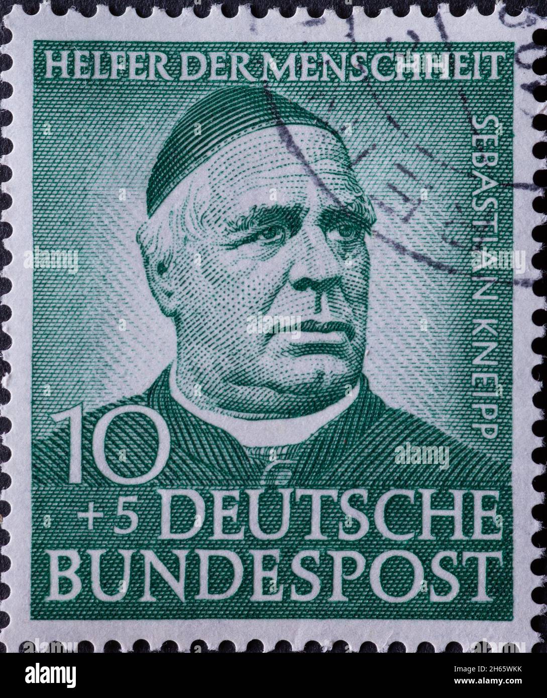DEUTSCHLAND - UM 1953: Eine in Deutschland gedruckte Briefmarke mit einem Bild von sebastian Kneipp, um 1953. Stockfoto