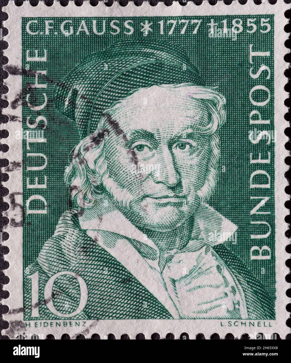 DEUTSCHLAND - UM 1955: Eine in Deutschland gedruckte Briefmarke mit einem Bild von Carl Friedrich Gauß, um 1955. Stockfoto
