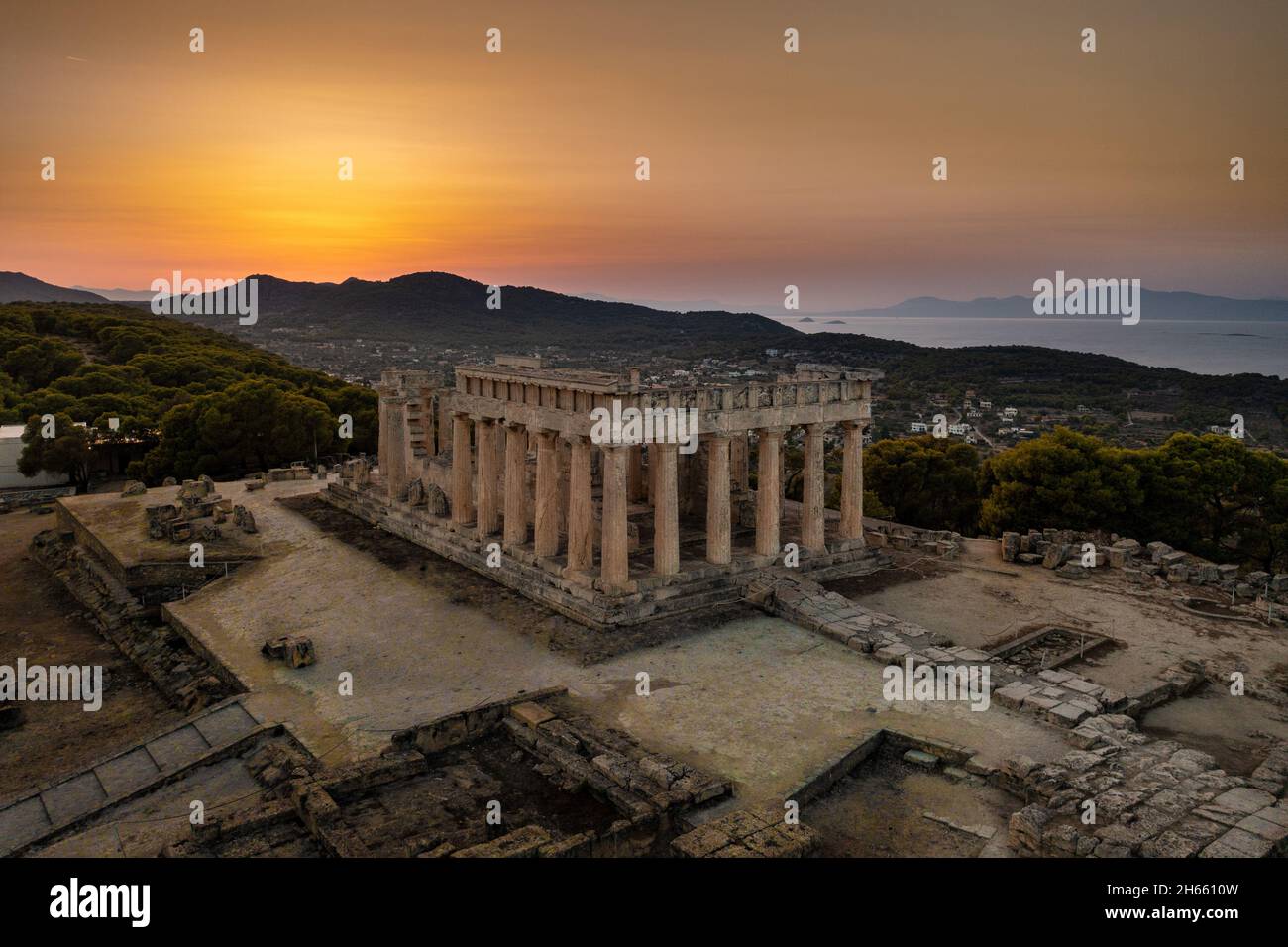 Der Tempel von Aphaia oder Afea befindet sich in einem Sanktuarium, das der Göttin Aphaia auf der griechischen Insel Aigina gewidmet ist, die im Sa liegt Stockfoto