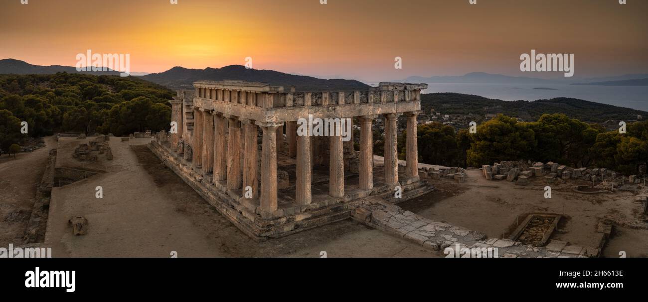 Der Tempel von Aphaia oder Afea befindet sich in einem Sanktuarium, das der Göttin Aphaia auf der griechischen Insel Aigina gewidmet ist, die im Sa liegt Stockfoto