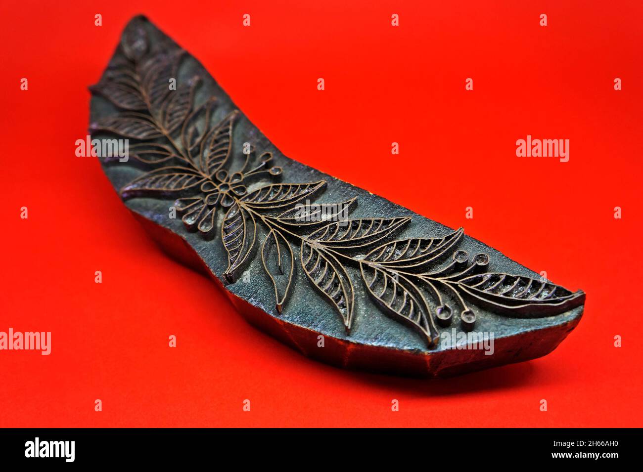 Traditioneller indischer Blockdruck. Holzblock für den handgefertigten Textildruck. Stockfoto