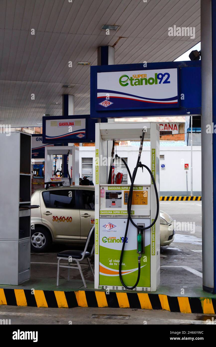 Super Ethanol 92 Kraftstoffpumpe in der Tankstelle in San Pedro, La Paz, Bolivien Stockfoto