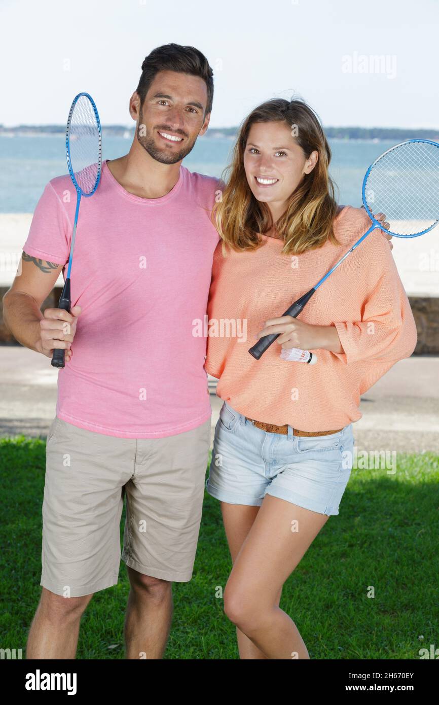 Ein Paar nach dem Badminton spielen Stockfoto