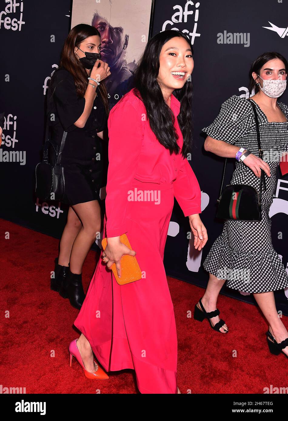 HOLLYWOOD, CA - 12. NOVEMBER: Schauspielerin Awkwafina nimmt am 12. November 2021 in Hollywood, Kalifornien, am AFI Fest 2021 Teil, das den Film „Swan Song“ von Magnolia Picods im TCL Chinese Theatre vorführt. Stockfoto