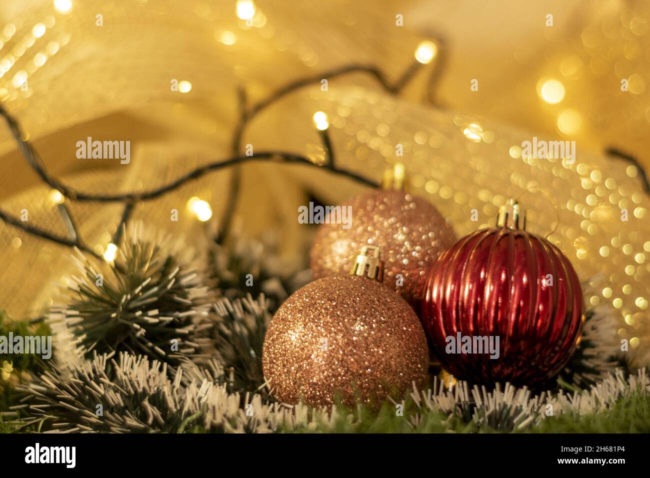 Bombillos navideños con luces Stockfoto