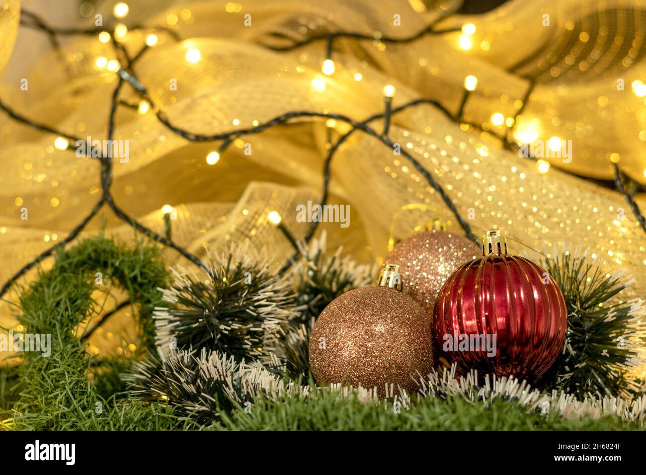 Bombillos navideños con luces Stockfoto