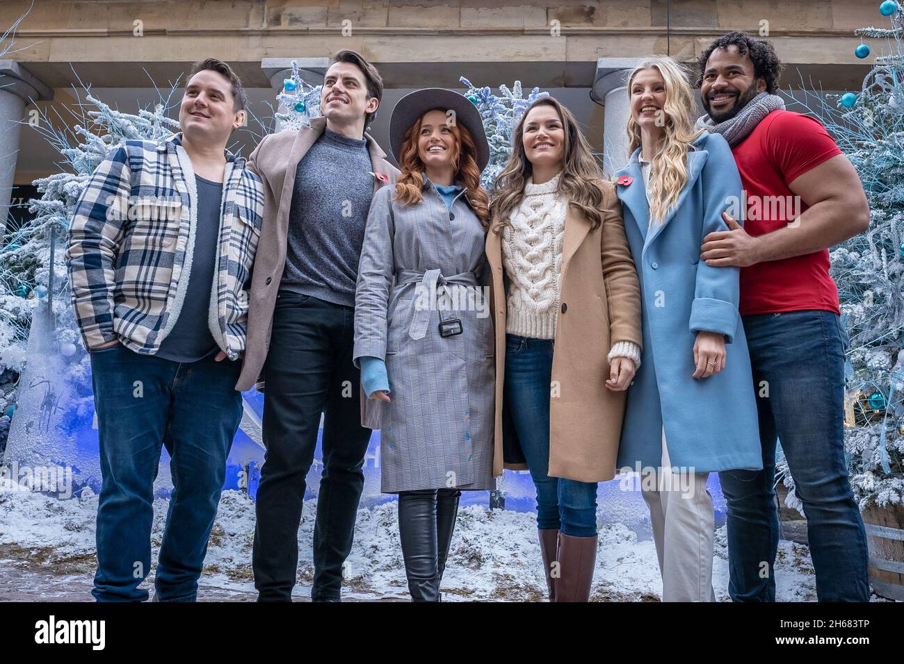 Darsteller des West End-Theaters Disney-Produktion: ‘Frozen: The Musical’ Treffen Sie sich in Covent Garden. London, Großbritannien. Stockfoto