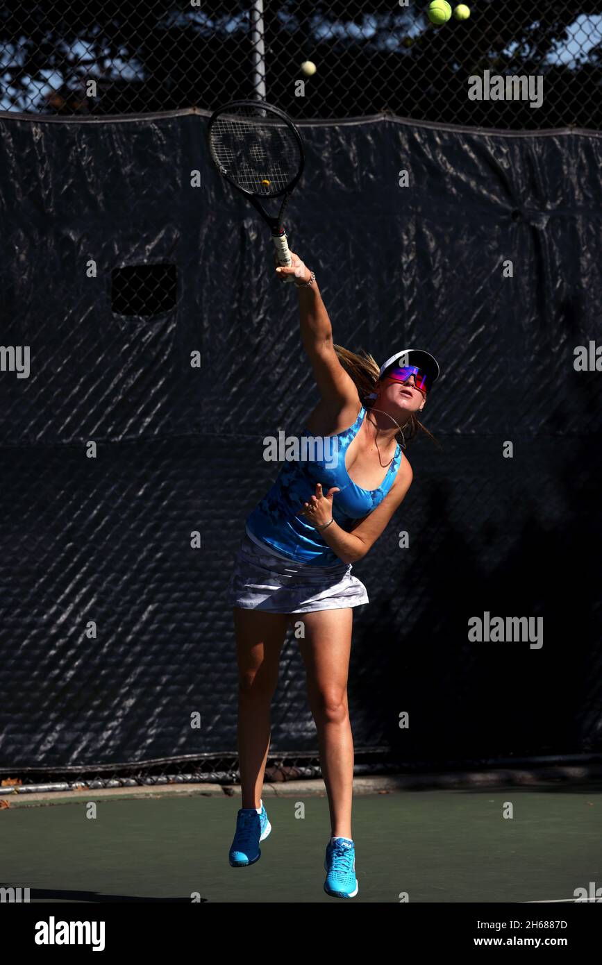 Tennis-Profi Marina Oetiker, spielt im Downtown Tennis Club, in New York City, 10/21/2021 Model veröffentlicht Stockfoto