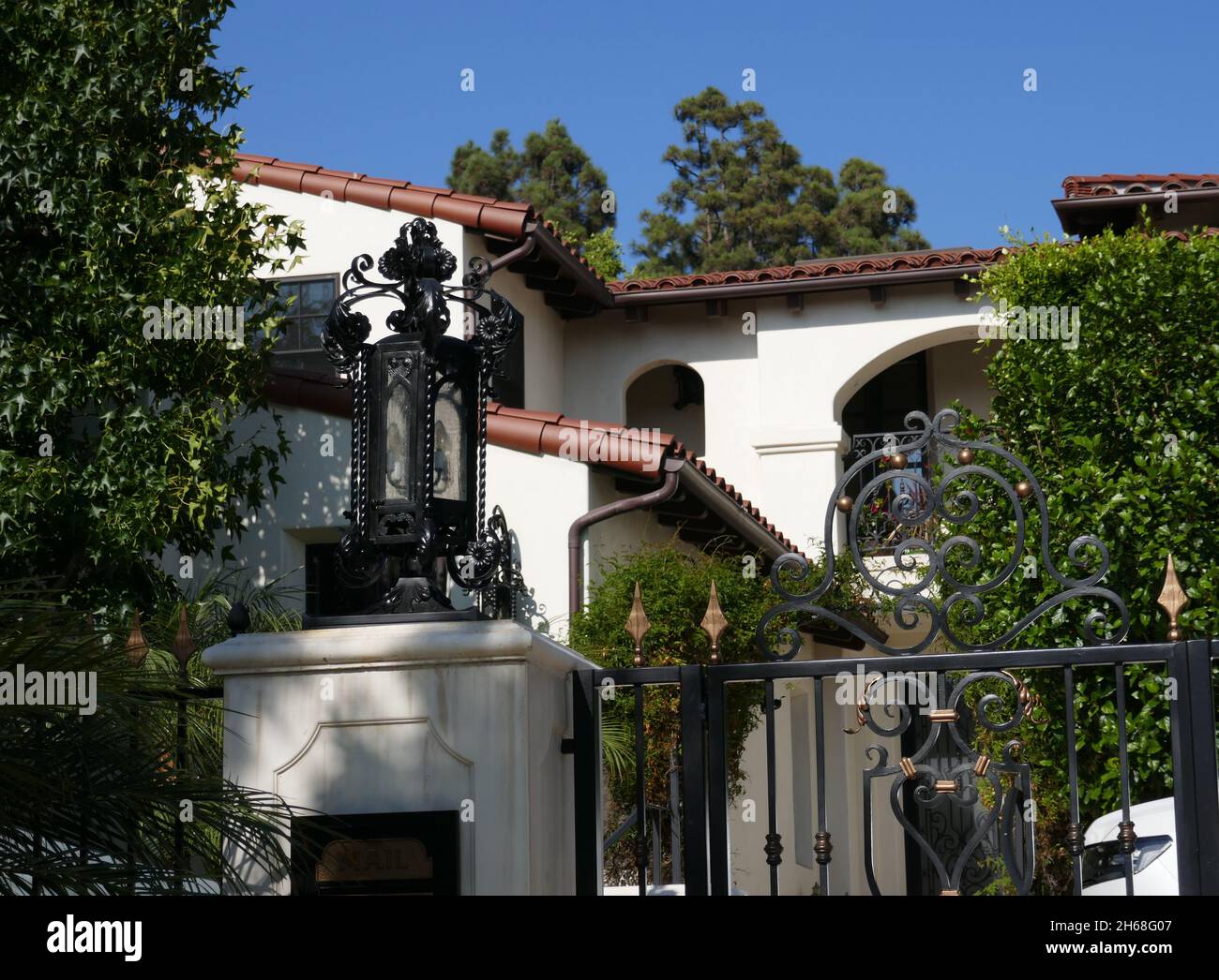 Beverly Hills, Kalifornien, USA 16. September 2021 Eine allgemeine Sicht auf die Atmosphäre von Produzent Richard Baers früherem Haus/Haus am 812 N. Linden Drive am 16. September 2021 in Beverly Hills, Kalifornien, USA. Foto von Barry King/Alamy Stockfoto Stockfoto