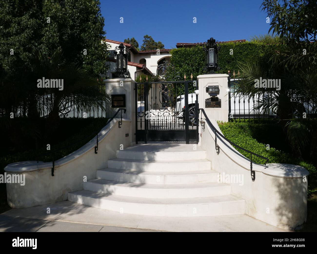 Beverly Hills, Kalifornien, USA 16. September 2021 Eine allgemeine Sicht auf die Atmosphäre von Produzent Richard Baers früherem Haus/Haus am 812 N. Linden Drive am 16. September 2021 in Beverly Hills, Kalifornien, USA. Foto von Barry King/Alamy Stockfoto Stockfoto