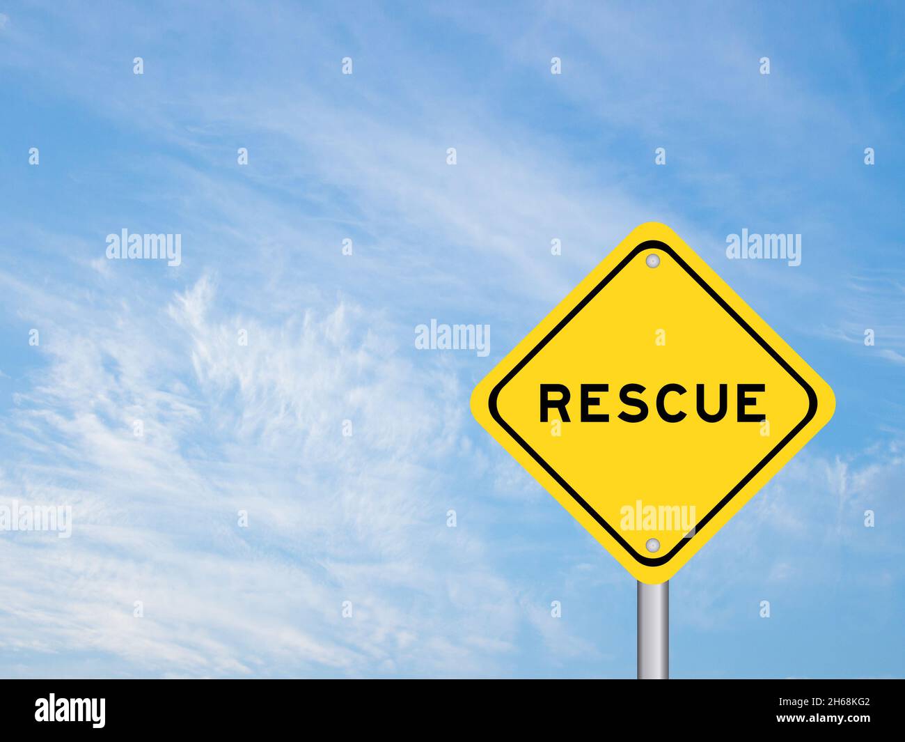 Gelbes Transportschild mit Wortrettung auf blauem Himmel Hintergrund Stockfoto