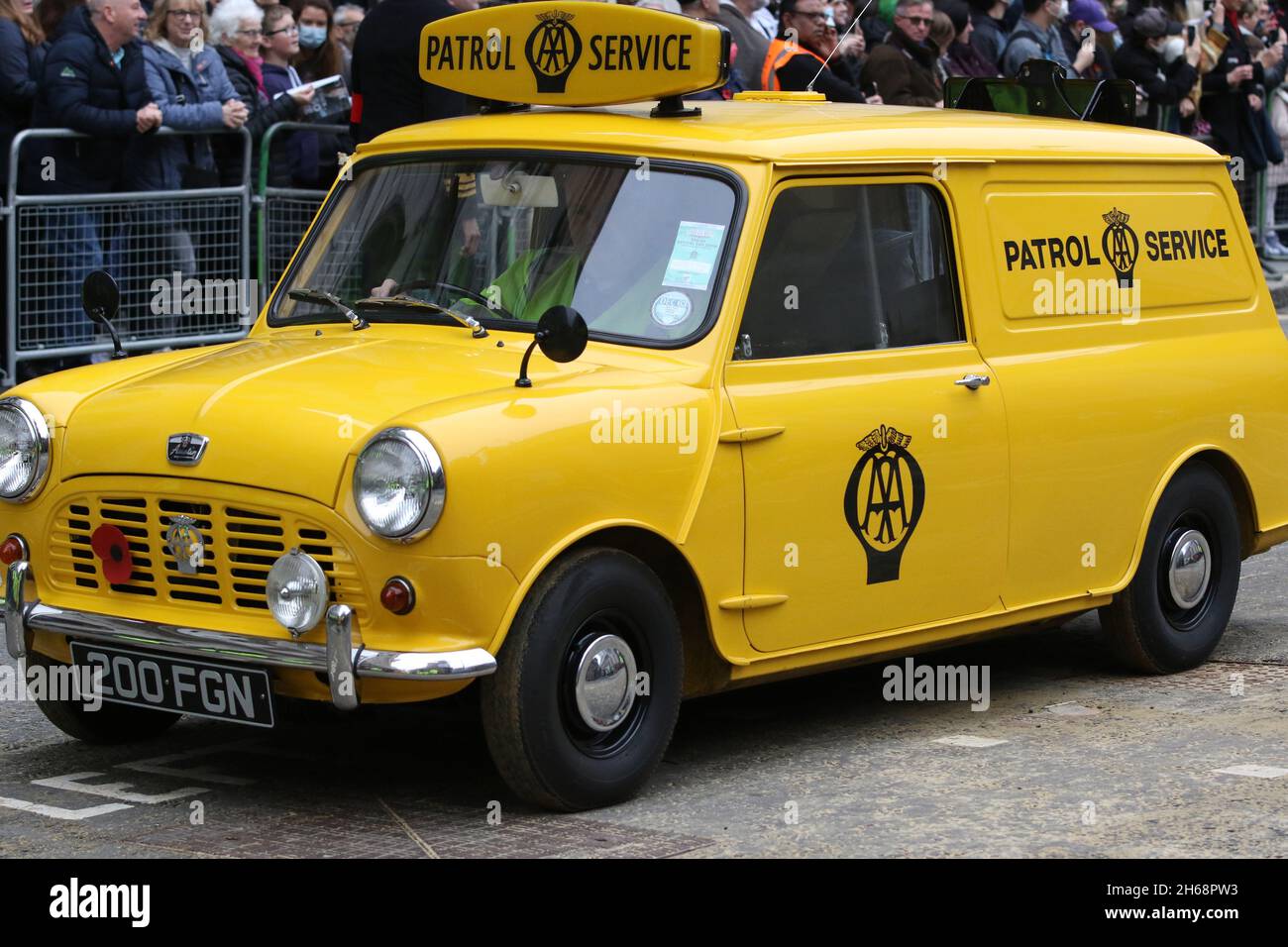 Ein 1963 Austin Mini AA Patrol Service Van auf der 2021 Lord Mayor’s Show am Samstag, den 13. November 2021 für den Automobilverband. Stockfoto