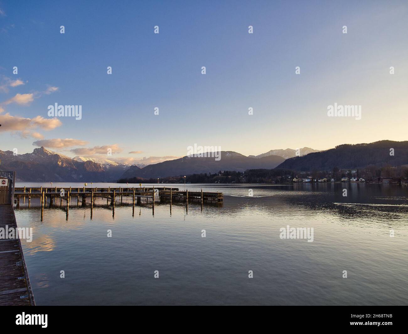 Abendstimmung am Traunsee in Altmünster Stockfoto