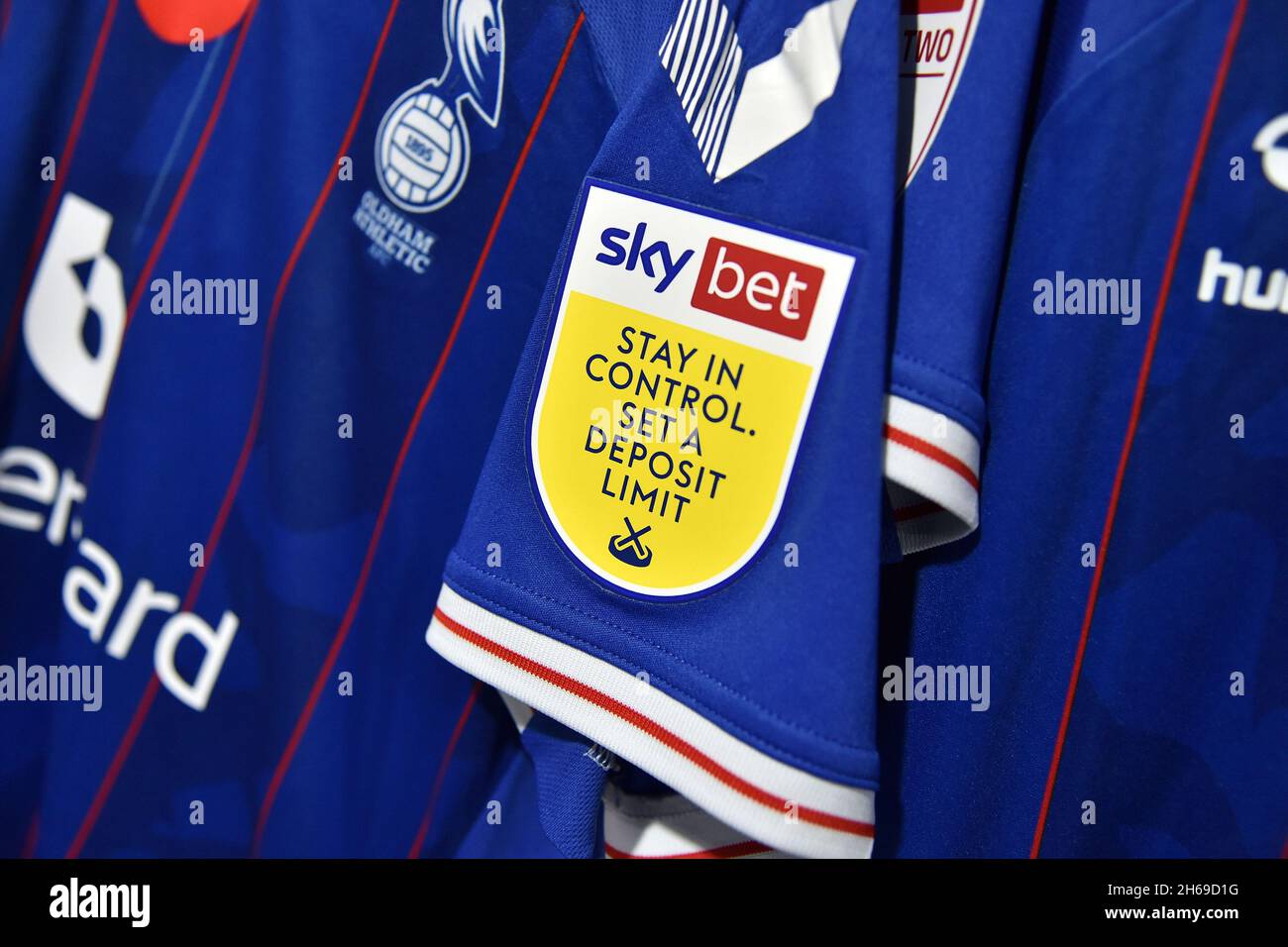 EXETER, GBR. 13. NOVEMBER Oldham-Erinnerung während des Sky Bet League 2-Spiels zwischen Exeter City und Oldham Athletic im St James' Park, Exeter am Samstag, den 13. November 2021. (Kredit: Eddie Garvey | MI News) Stockfoto