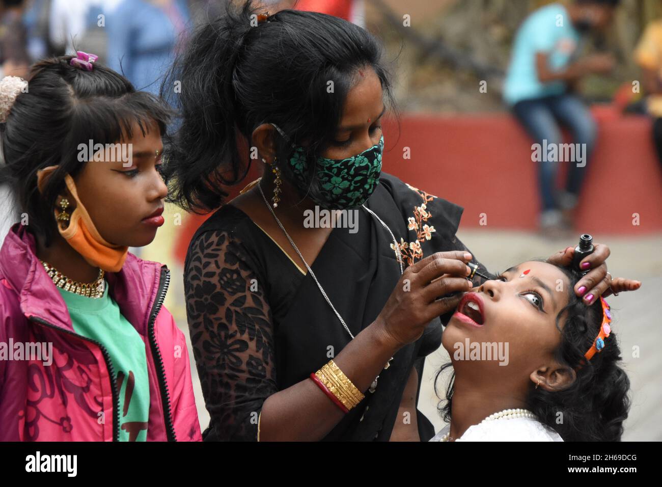 Kalkutta, Westbengalen, Indien. November 2021. Der Kindertag wird am 14. November in Indien zum Gedenken an den Geburtstag des ersten Premierministers des Landes, Jawaharlal Nehru, gefeiert. Es wird vom Birla Industrial & Technological Museum (BITM), Govt of India, in ihrem Gebäude inmitten der Covid-19-Pandemie organisiert. (Bild: © Biswarup Ganguly/Pacific Press via ZUMA Press Wire) Bild: ZUMA Press, Inc./Alamy Live News Stockfoto