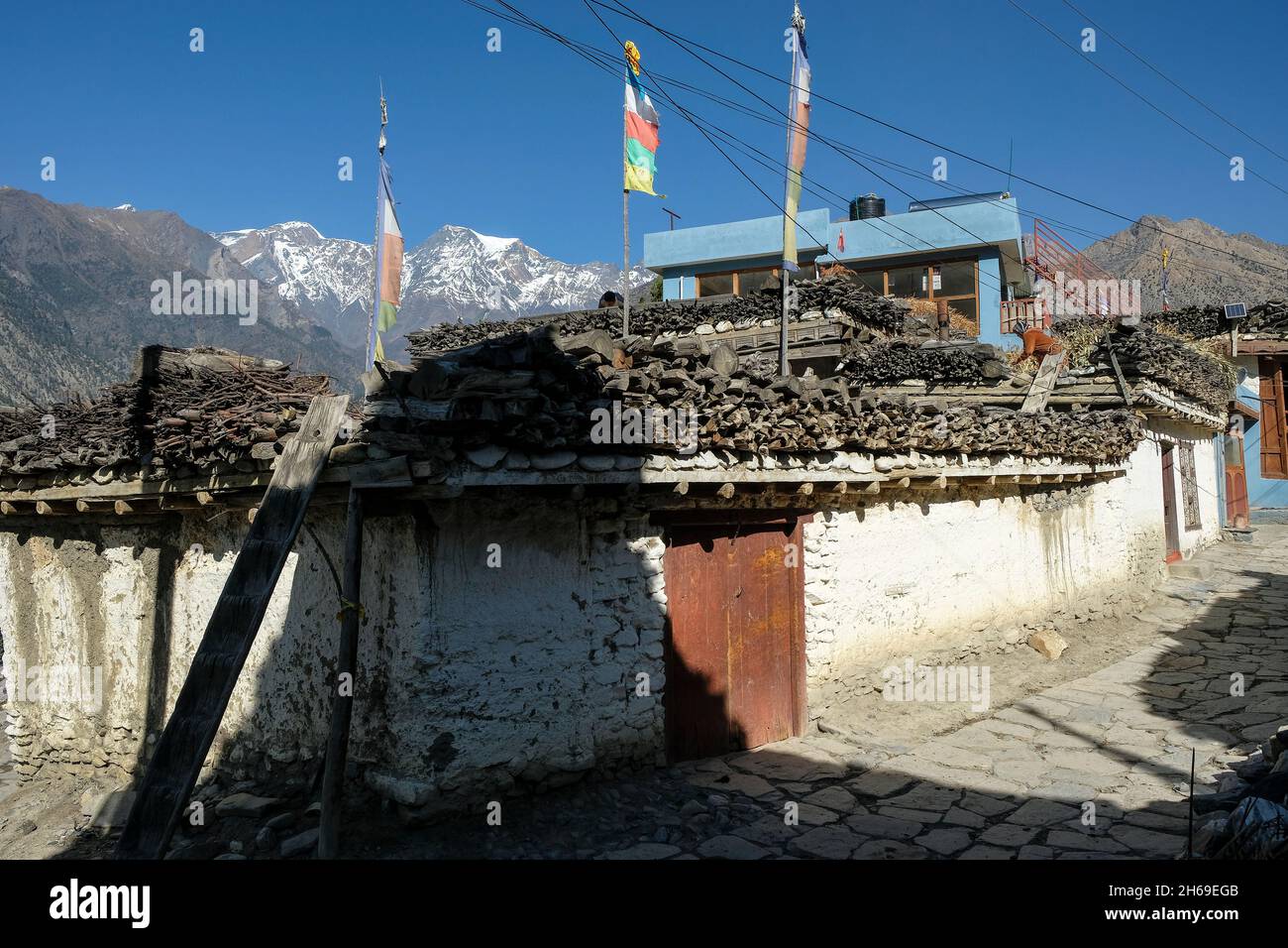 Thini, Nepal - November 2021: Thini Dorf in Lower Mustang am 2. November 2021 in Thini, Nepal Stockfoto