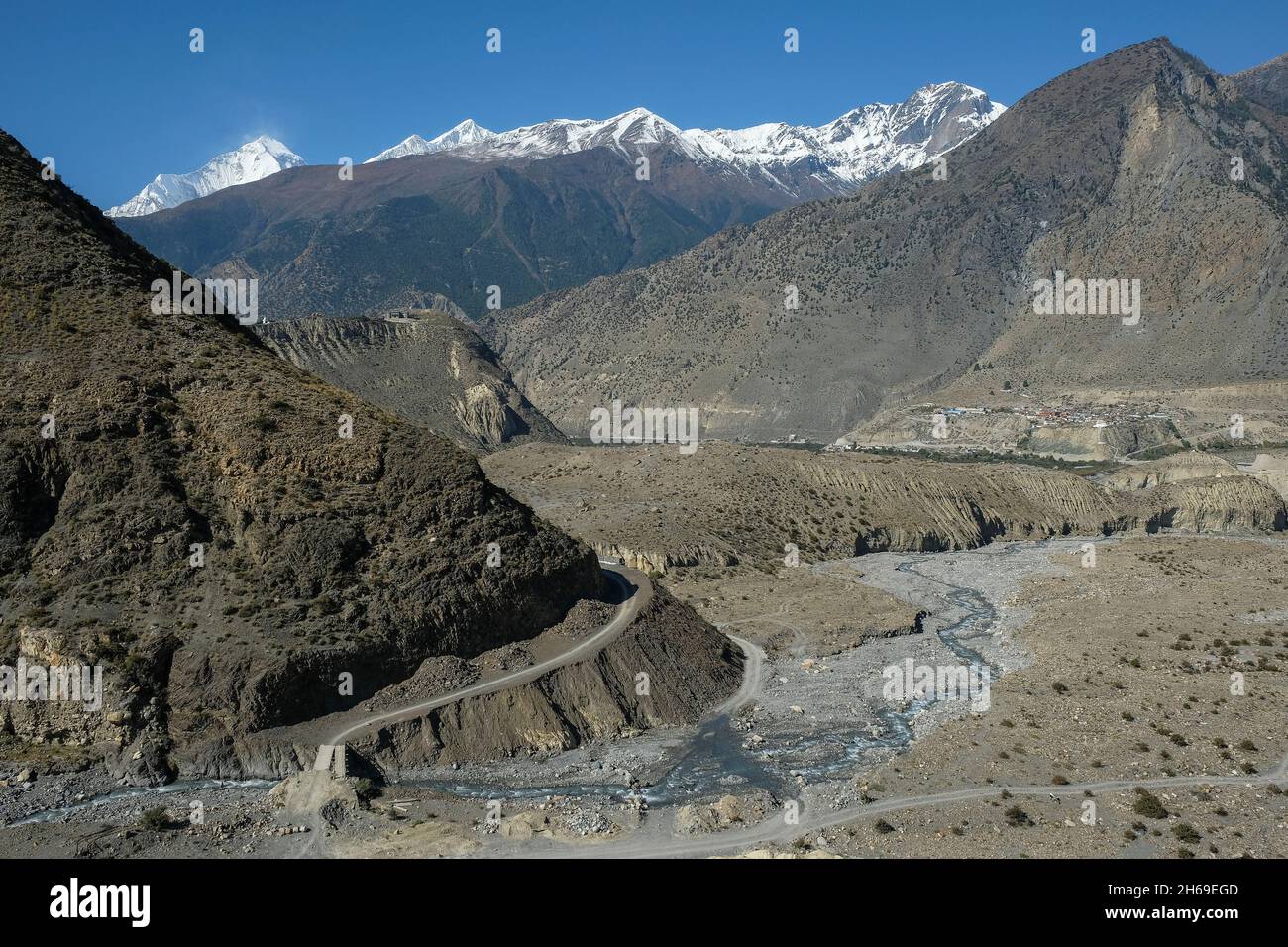 Blick auf die Himalaya-Berge von Jomsom im Mustang-Distrikt in Nepal. Stockfoto