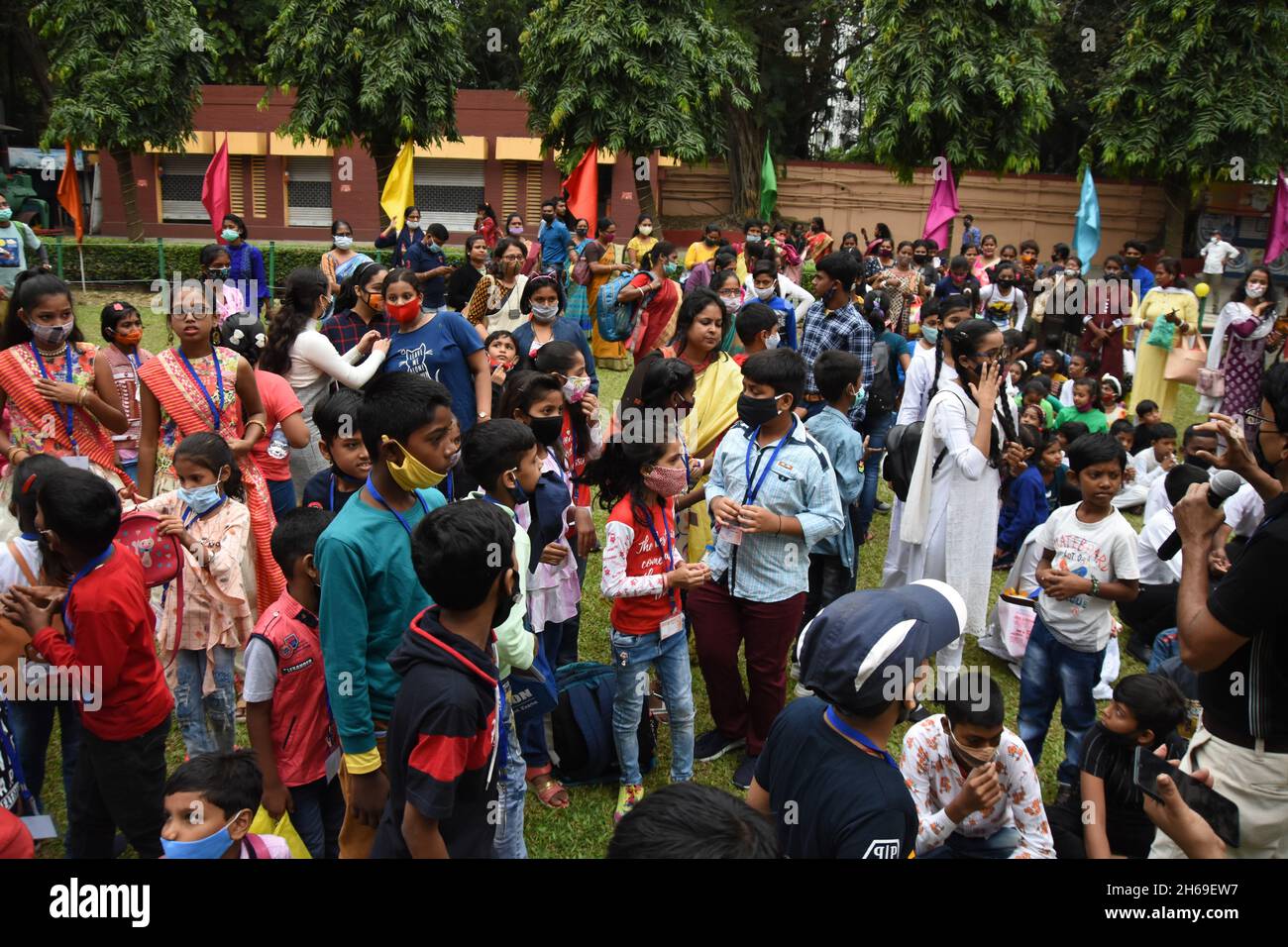 Kalkutta, Westbengalen, Indien. November 2021. Teilnehmer der Kinderfeiertage am 14. November in Indien zum Gedenken an den Geburtstag des ersten Premierministers der Nation, Jawaharlal Nehru. Es wird vom Birla Industrial & Technological Museum (BITM), Govt of India, in ihrem Gebäude inmitten der Covid-19-Pandemie organisiert. (Bild: © Biswarup Ganguly/Pacific Press via ZUMA Press Wire) Stockfoto
