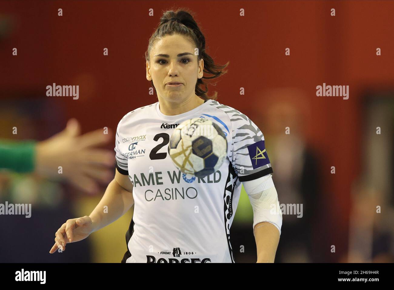 Carmen Martin von CSM Bucharest beim DELO EHF Women's Champions Match zwischen FTC-Rail Cargo Hungaria und CSM Bucharest am 13. November 2021 in B Stockfoto