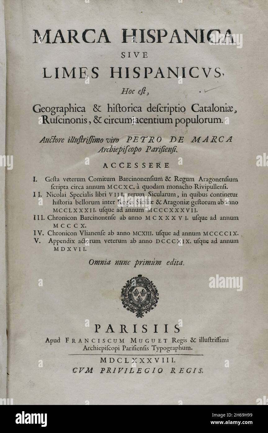 „Marca Hispanica sive limes hispanicus“. Buch in lateinischer Sprache von Pierre de Marca (1594-1662). 1656 wurde er mit der Formalisierung des Grenzvertrages zwischen den Königreichen Frankreich und Spanien beauftragt, eine Aufgabe, die sich in dieser Sammlung von fünf Büchern widerspiegelt und die Franzosen auf die annektierte Provinz Katalonien im Jahr 1641 aufmerksam machte. Etienne Baluze vergrößerte und editierte sie. Veröffentlicht in Paris von François Muguet im Jahr 1688. Historische Militärbibliothek von Barcelona. Katalonien, Spanien. Stockfoto