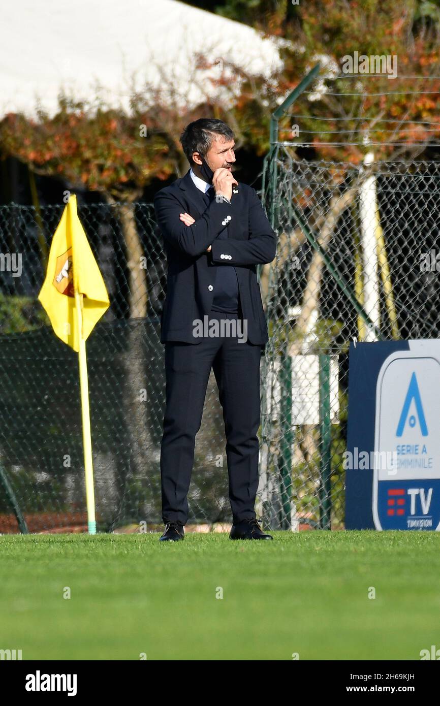 Rom, Italien. November 2021. Alessandro Spugna von AS Roma Women während der Serie Ein Spiel zwischen A.S. Roma Women und ACF Fiorentina Femmile im stadio Tre Fontane am 14. November 2021 in Rom, Italien. (Bild: © Domenico Cippitelli/Pacific Press via ZUMA Press Wire) Stockfoto