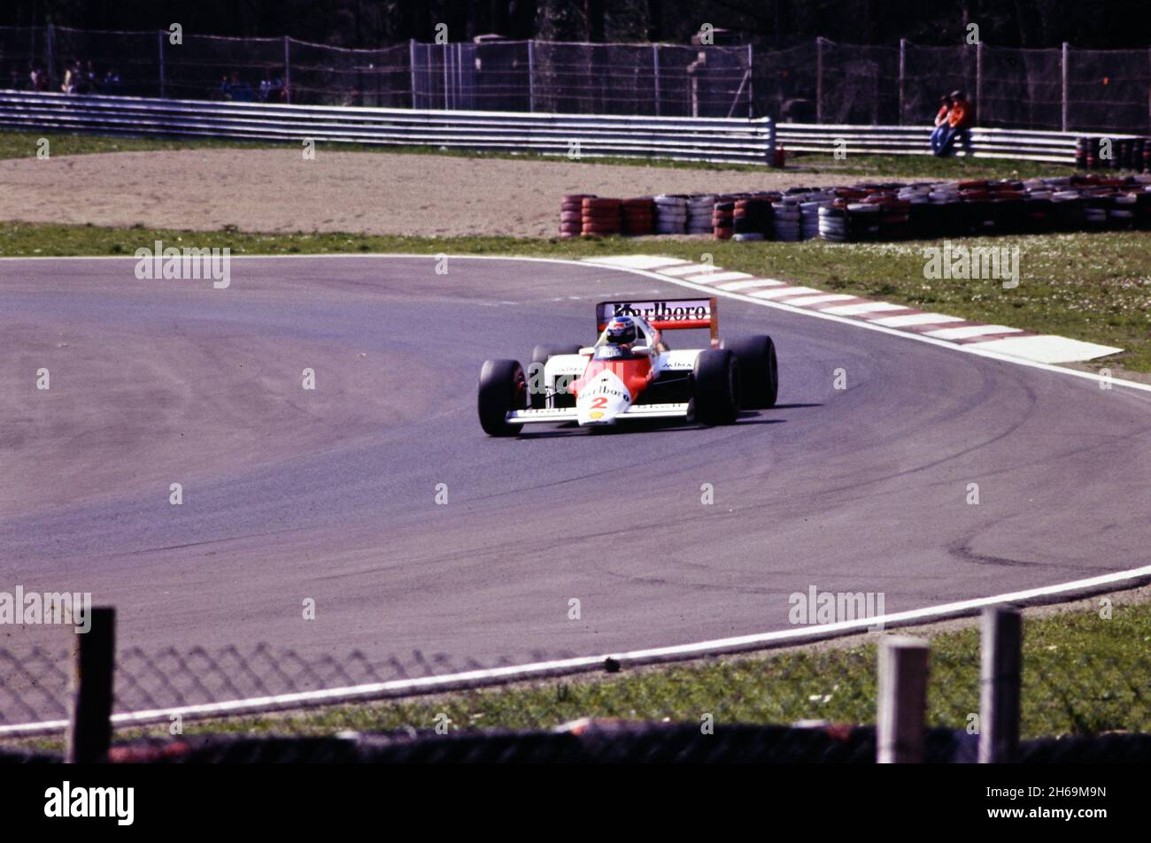 Imola, 1986: Tests der Formel 1 auf dem Imola Circuit. Keke Rosberg in Aktion mit McLaren MP4/2C. Stockfoto