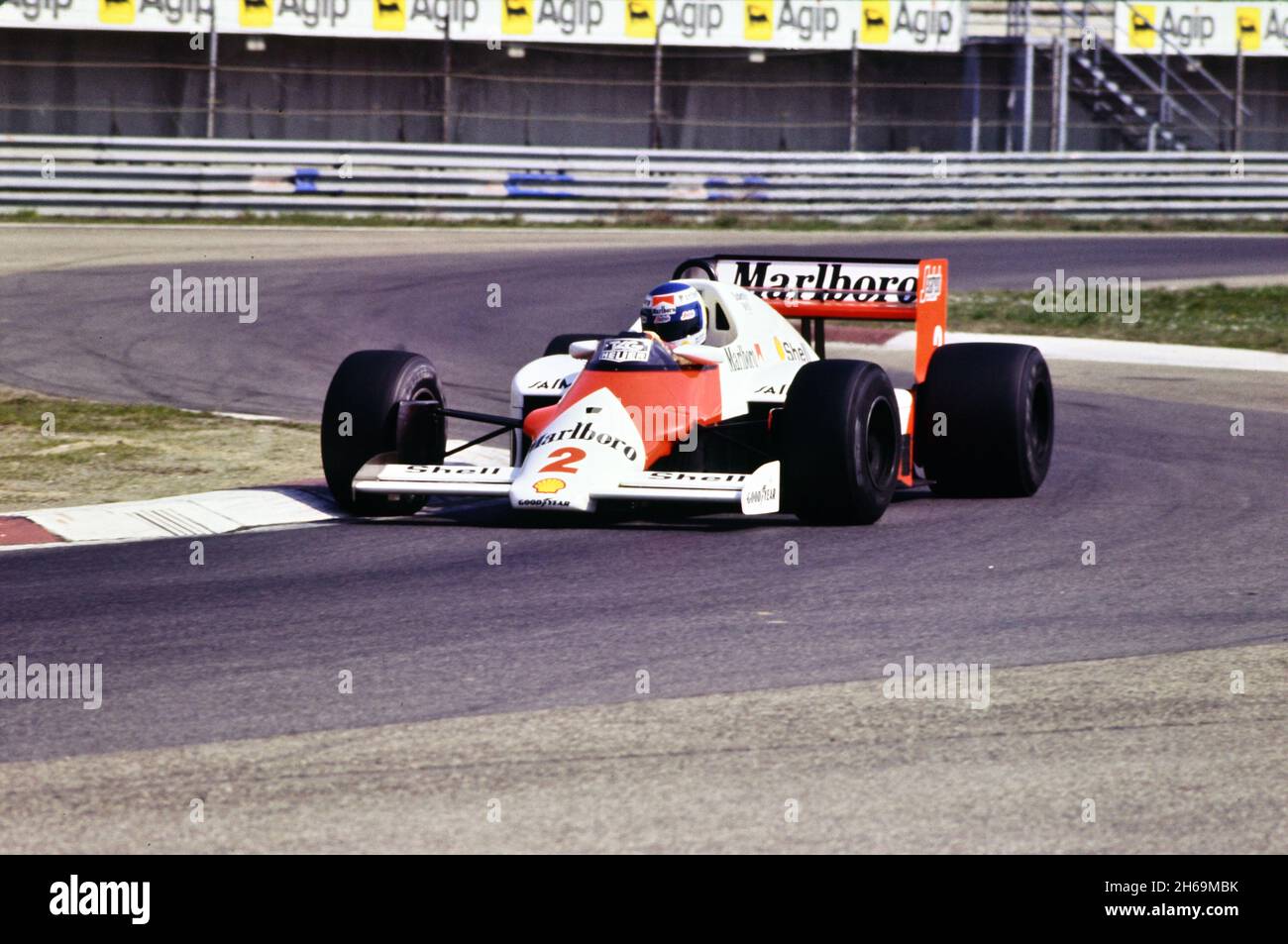 Imola, 1986: Tests der Formel 1 auf dem Imola Circuit. Keke Rosberg in Aktion mit McLaren MP4/2C. Stockfoto