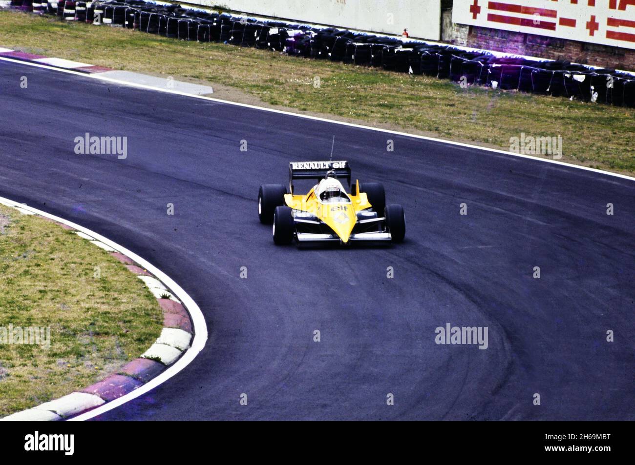 Imola, 1983: Tests der Formel 1 auf dem Imola Circuit. Alain Prost in Aktion mit Renault RE40. Stockfoto
