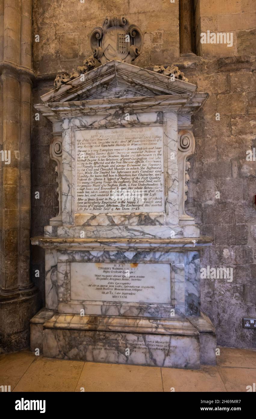 Denkmal für Edward & Frances Waddington in Chichester Cathedral, Chichester, England, Großbritannien. Mit Dank an den Dekan und das Kapitel der Chichester Kathedrale. Stockfoto