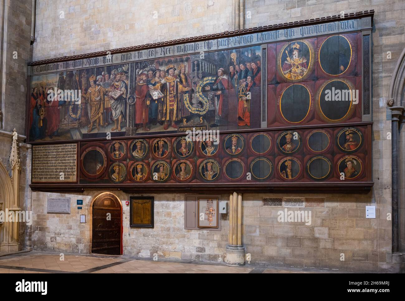 Tudor-Wandgemälde 'Operibus credite' aus dem 14. Jahrhundert im Südtranssept der Chichester Cathedral, Großbritannien. Mit Dank an den Dekan und das Kapitel der Chichester Kathedrale. Stockfoto