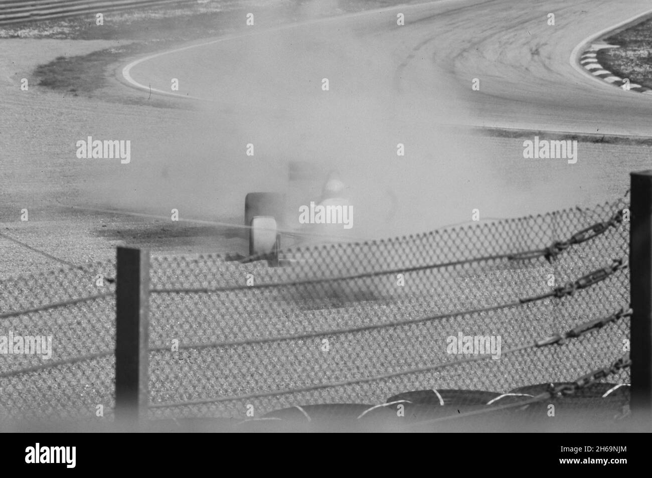 Imola, 1988: Tests der Formel 1 auf dem Imola Circuit. Stefano Modena in Aktion auf der Eurobrun ER188. Stockfoto