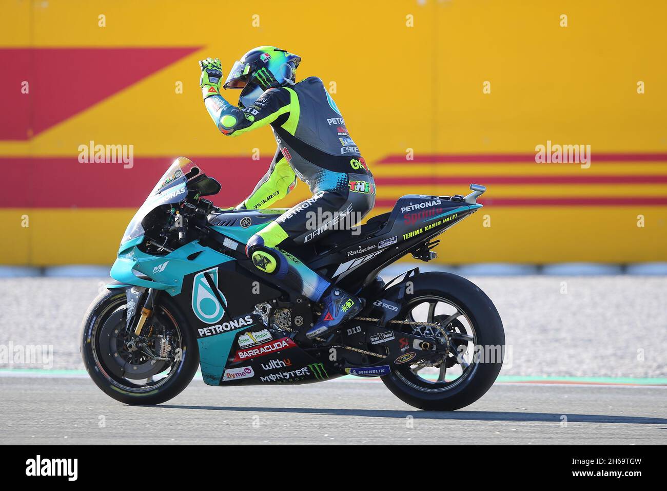 Valencia, Spanien. November 2021. #46 Valentino Rossi, Italienisch: Petronas Yamaha SRT waves Auf Wiedersehen to GP Racing after 26 years during the MotoGP race for the MOTOGP GRAN PREMIO MOTUL DE LA COMUNITAT VALENCIANA at Circuito Ricardo Tormo, Valencia, Spain on 14 November 2021 Credit: Every second Media/Alamy Live News Stockfoto