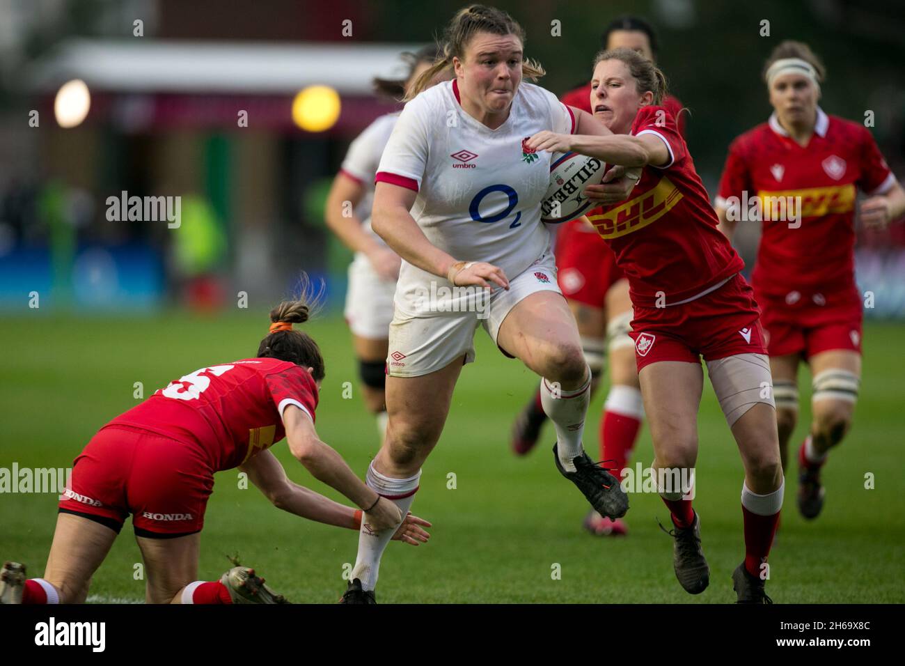 LONDON, GBR. NOVEMBER. DaLeaka Menin aus Kanada kontrolliert den Ball während des internationalen Spiels zwischen England und Kanada Women bei The Stoop, Twickenham am Sonntag, den 14. November 2021. (Kredit: Federico Maranesi | MI Nachrichten) Kredit: MI Nachrichten & Sport /Alamy Live Nachrichten Stockfoto