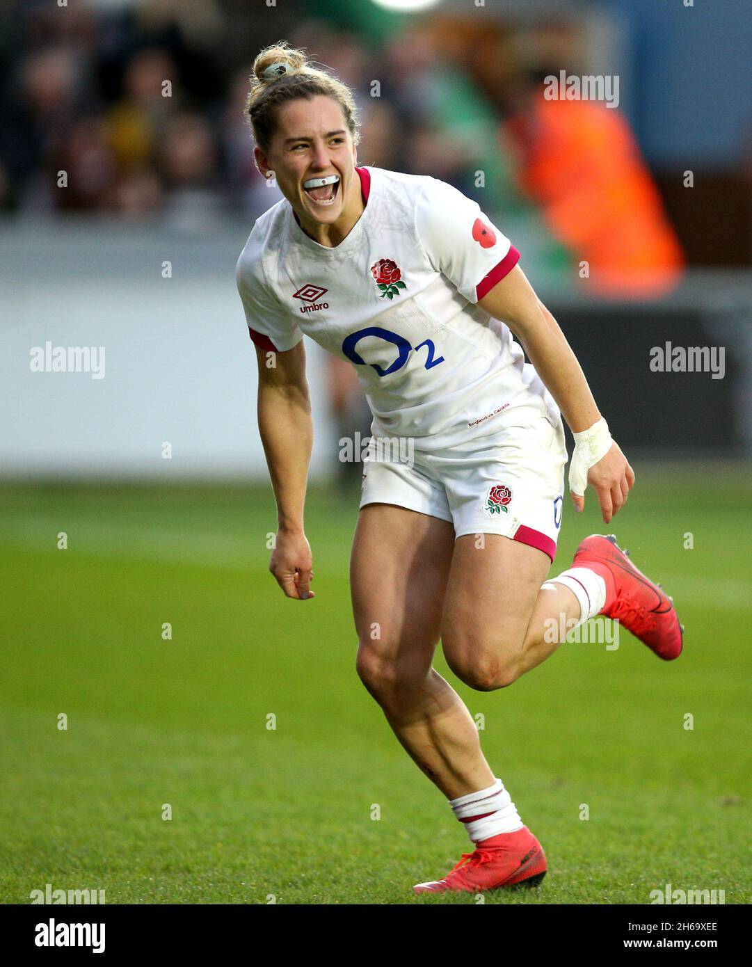 Die Engländerin Claudia MacDonald feiert beim Women's International Match in Twickenham Stoop, London, den fünften Versuch ihrer Seite. Bilddatum: Sonntag, 14. November 2021. Stockfoto