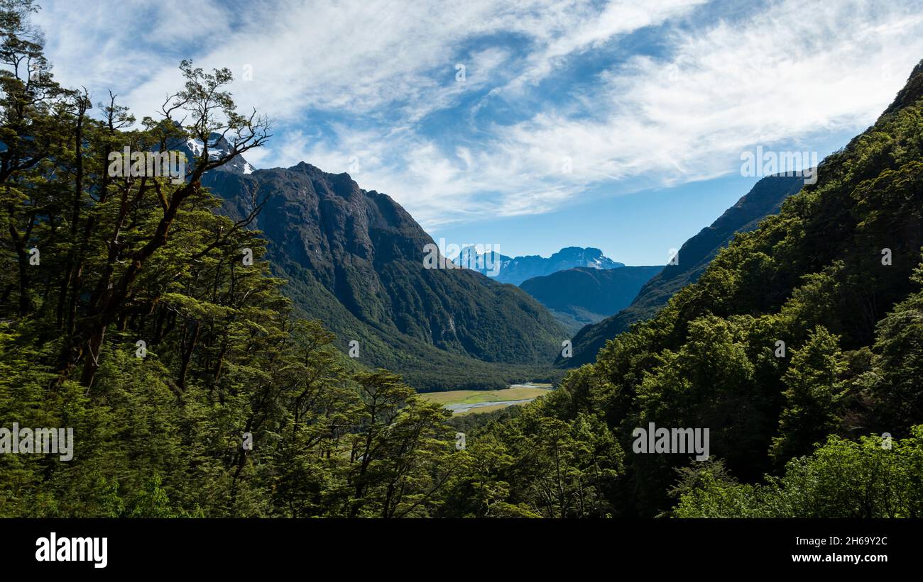 Blick auf die Routeburn Flats auf dem Routeburn Track, einem der Great Walks Neuseelands. Stockfoto