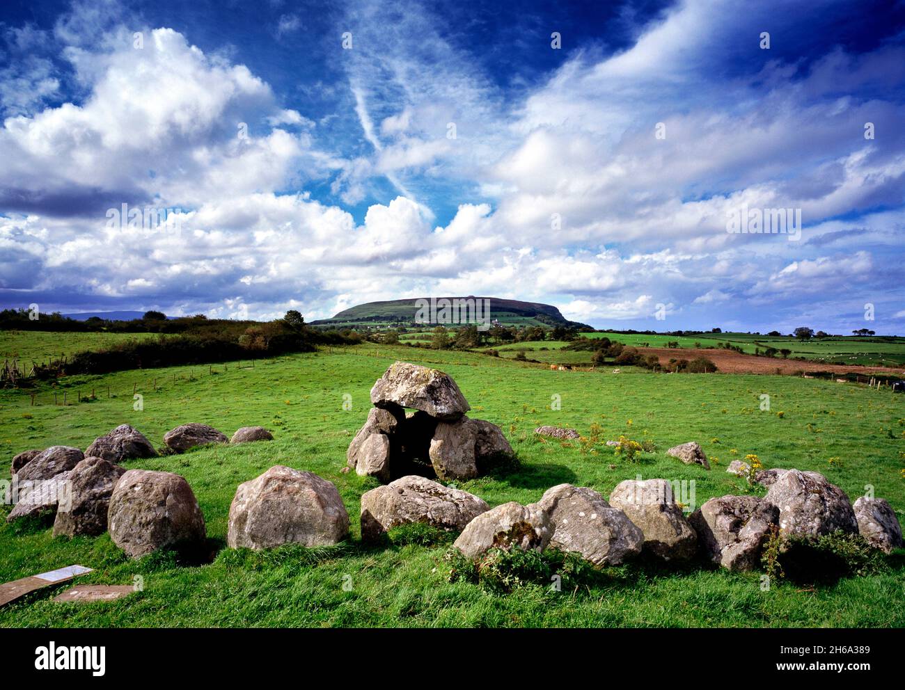 Der Kissing Stone Circle im Carrowmore Megalithic Complex, County Sligo Stockfoto