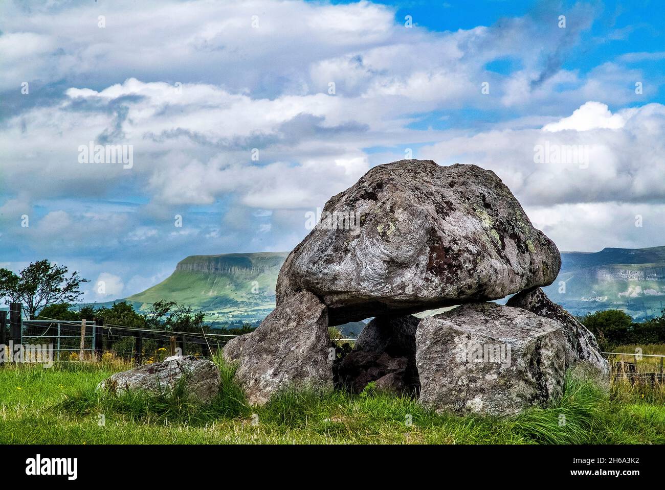 Phantom Stones bei Carrowmore Tombs in Strandhill, County Sligo, Irland Stockfoto