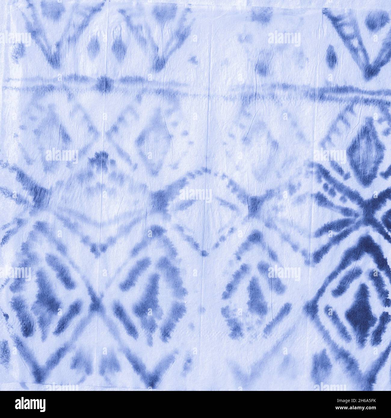 Blaues Indigo-Ikat-Chevron. Batik-Stil Mit Batik-Schlips. Abstrakte Aquarellfarben. Schmutzige Kunstzeichnung. Ikat Chevron. Hintergrund Für Tie Dye. Aquarellfarbe Spla Stockfoto