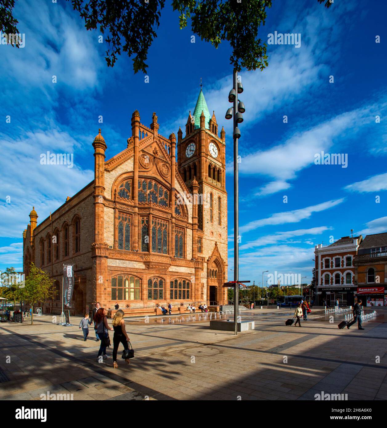 Die Guildhall in Derry City in der Grafschaft Londonderry, Nordirland Stockfoto