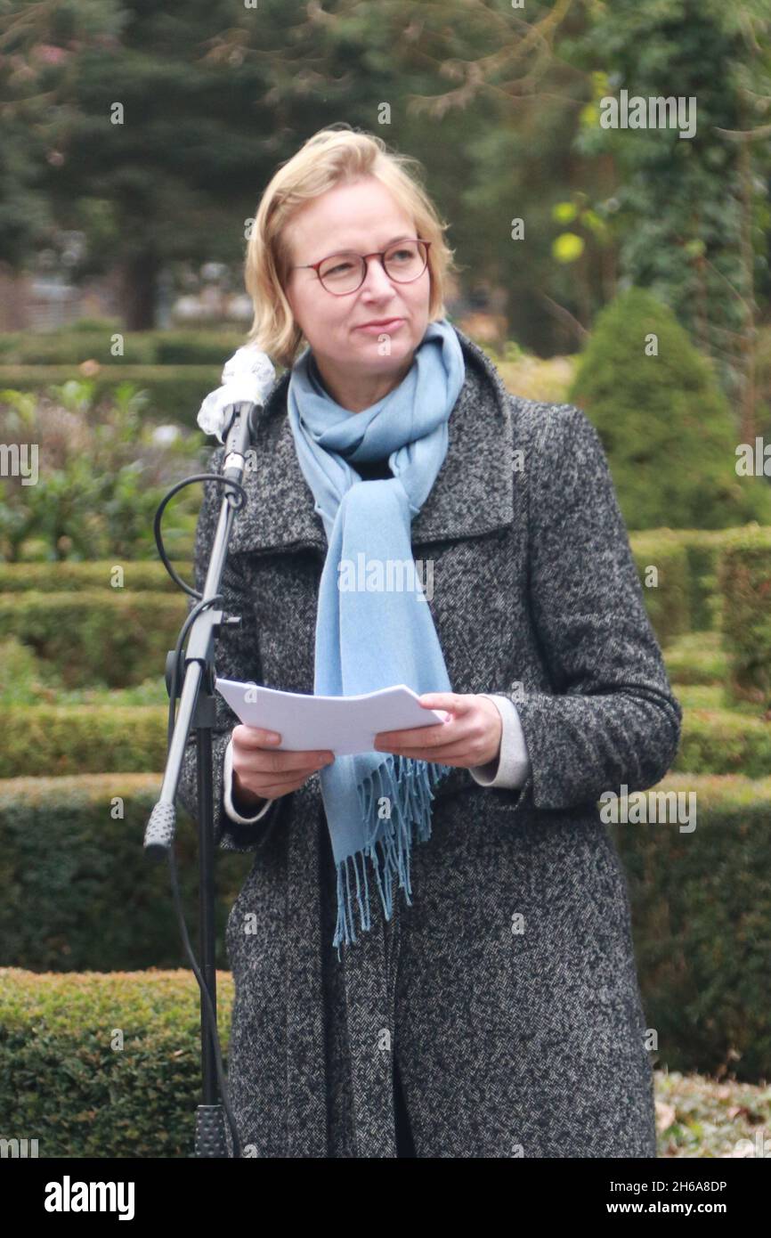 Eisenach, Deutschland. November 2021. Eisenachs Bürgermeisterin Katja Wolf spricht auf dem 