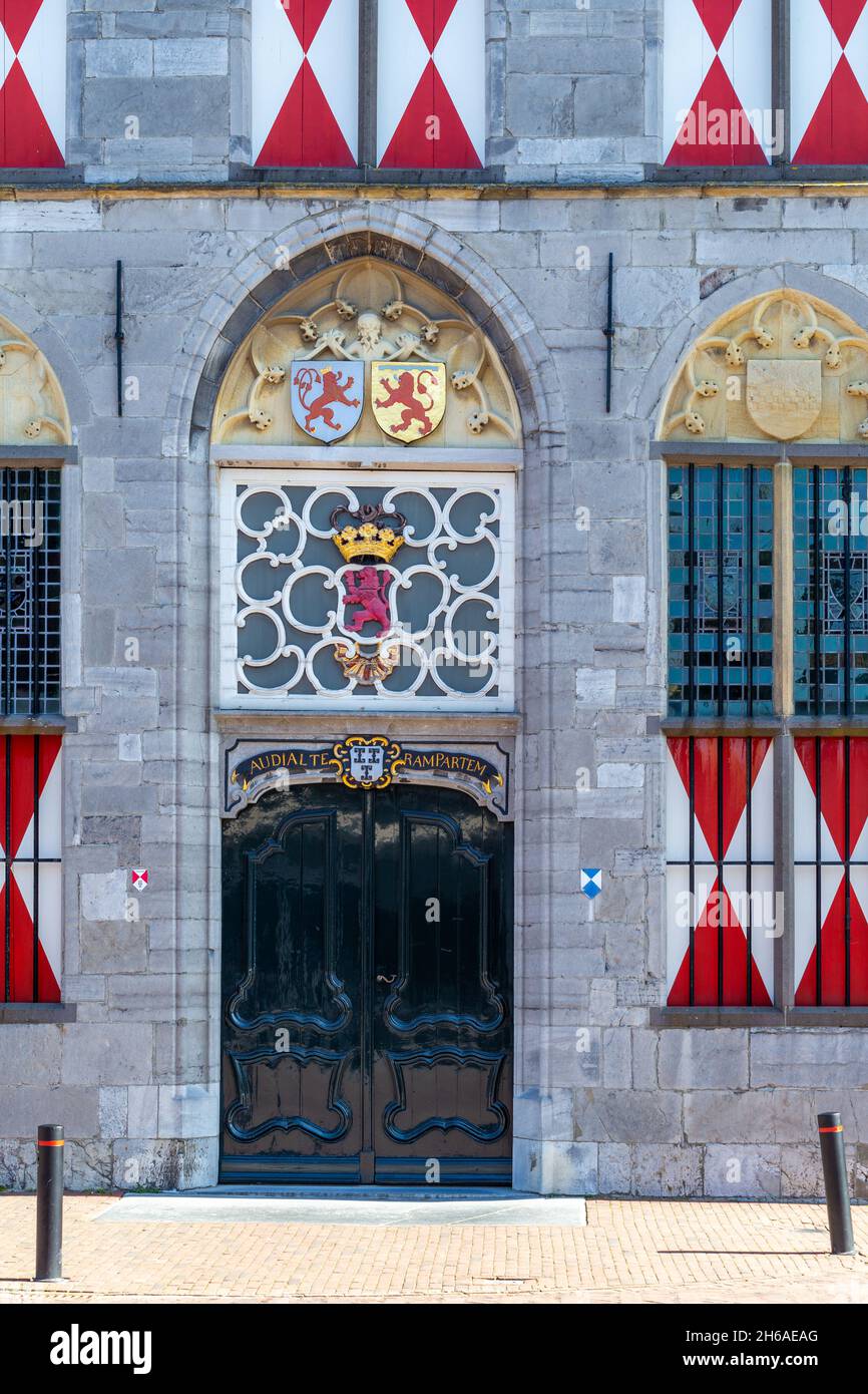 Vianen, Niederlande - März 29: Eingang des farbenfrohen Rathauses Vianen in Vianen, Utrecht, Niederlande Stockfoto