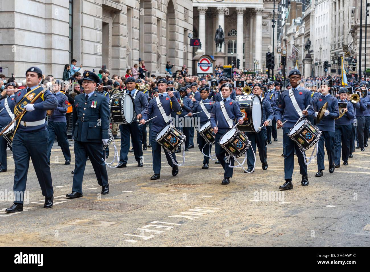 LUFTKADETTEN AUS DER REGION LONDON und Südosten bei der Lord Mayor's Show, Parade, Prozession an Geflügel vorbei, in der Nähe des Mansion House, London, Großbritannien Stockfoto