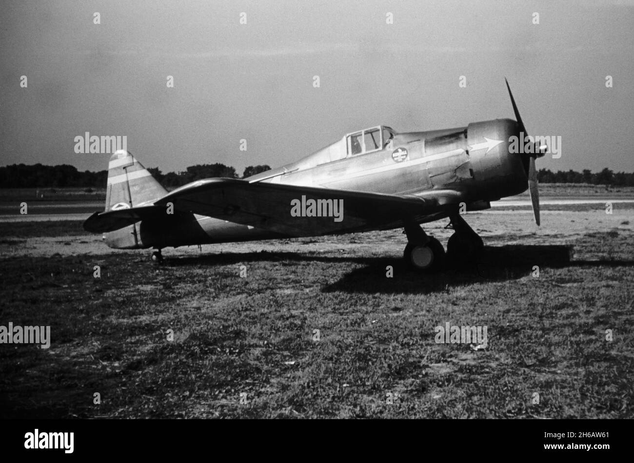 Vintage-Foto, aufgenommen im September 1948 in Cleveland, Ohio, USA. Das Foto zeigt ein Flugzeug auf einer Airshow oder einem Air Race. Ein nordamerikanischer AT-6, Seriennummer N90641. Stockfoto