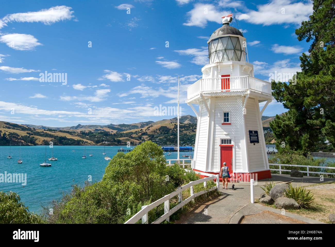 Akaroa Köpfe Leuchtturm, Friedhof Point Beach Road, Akaroa, Banks Peninsula, Canterbury, Neuseeland Stockfoto