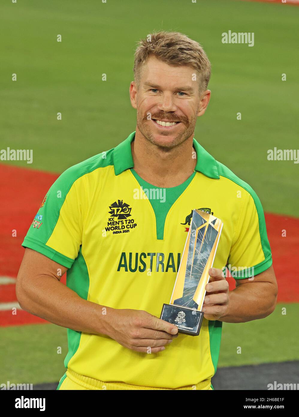 Dubai, VAE, 14, Nov 2021: ICC T20 Finals: Neuseeland gegen Australien: Australien gewann die T20 World Cup von 8 Wickets - Dawid Warner wurde zum Mann der Serie ausgezeichnet - während der Finals im Dubai International Stadium am Sonntag. Bildnachweis: Seshadri SUKUMAR Stockfoto